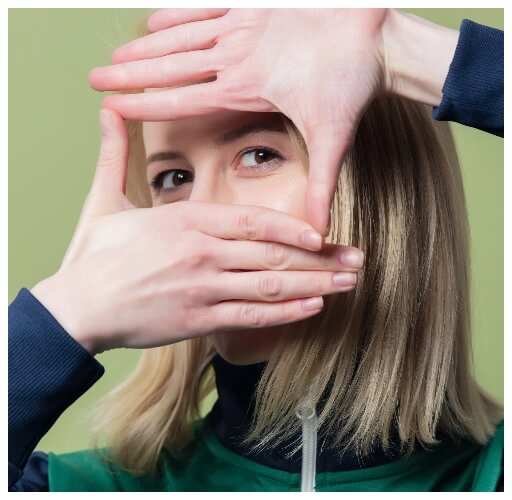 beautiful-blonde-woman-in-90s-sport-suit-on-green-2023-11-27-04-59-37-utc@2x